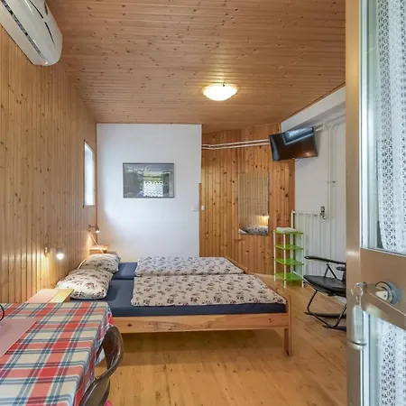 Ines & Hans Guest house *