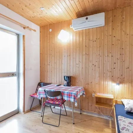 Ines & Hans Guest house *
